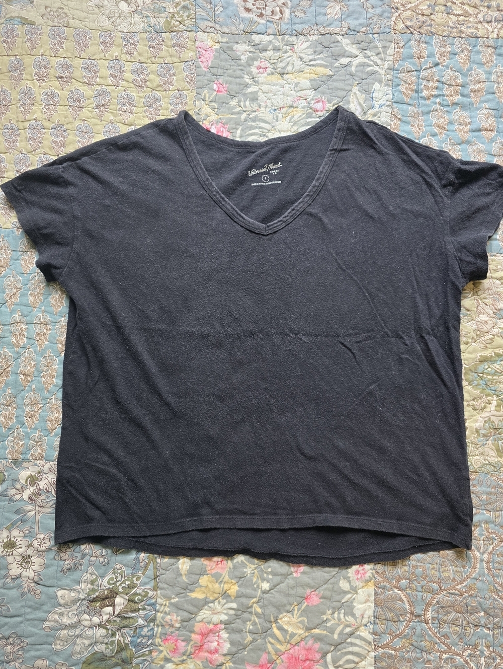 Universal Thread Cotton V-Neck Tee Women's Size Small (4-6)